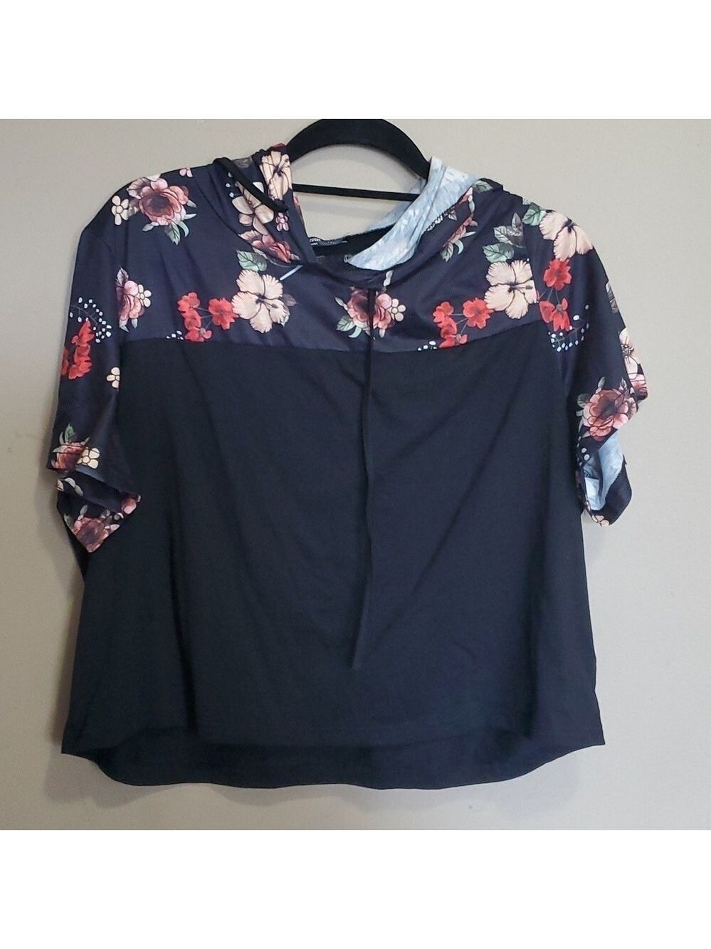 Shein hooded crop top size 1xl